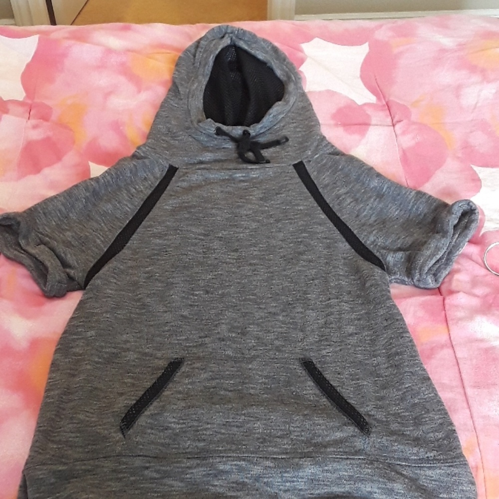 Short sleeve sweatshirt